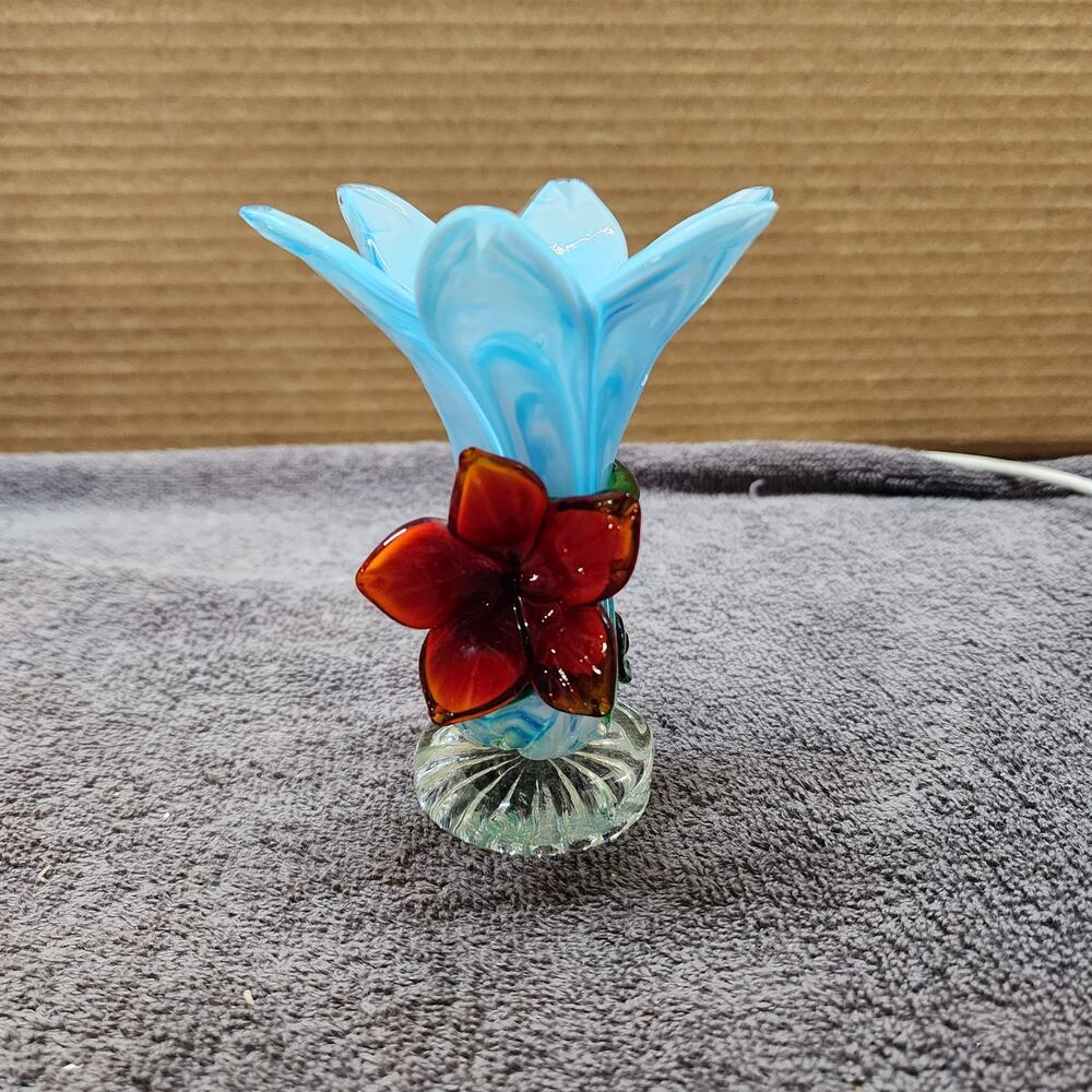 Blown Glass Small bud vase with flower qq